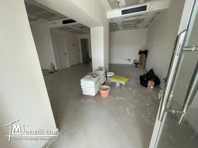 A louer un local commercial à el Manar 1