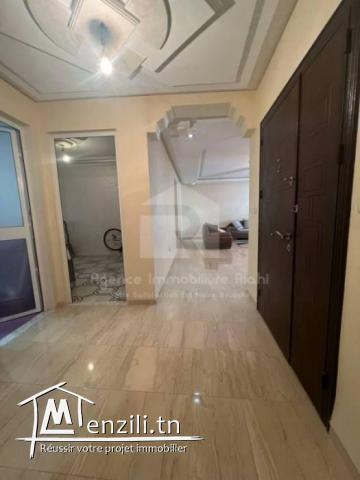 À VENDRE  une maison R2 situé à cité Errayhane