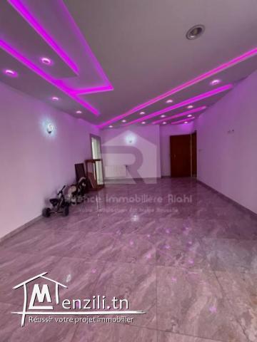 À LOUER ( Annuelle) un appartement S3 non meublé situé à cité Erriadh 4