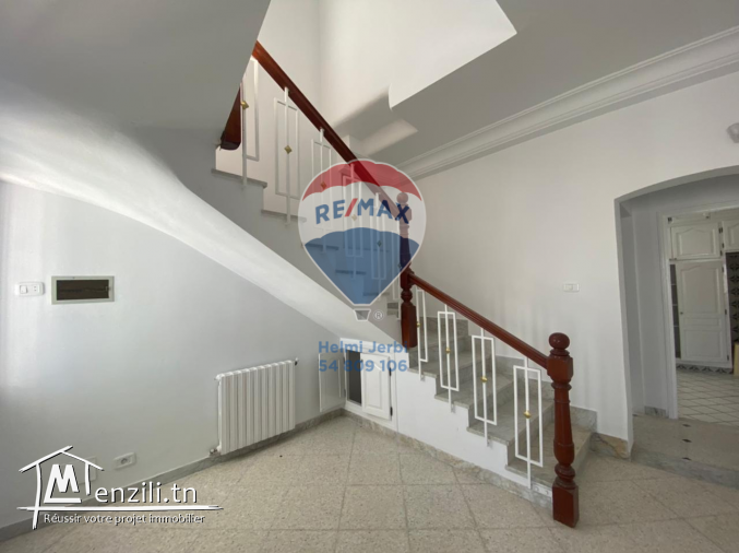 Villa à usage résidentiel ou bureautique à El Menzah9 à louer