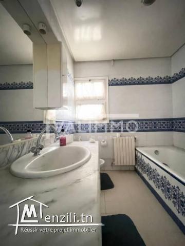 A vendre  Appartement S4 à Cité Ennasr 2