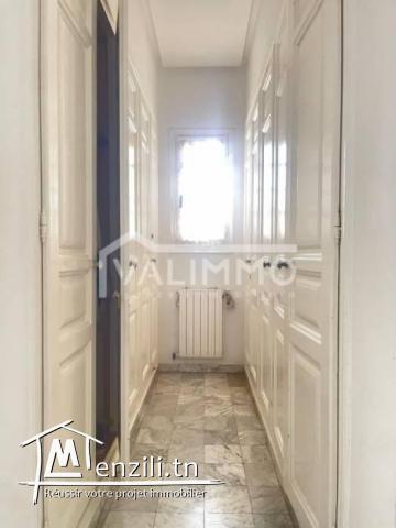 A vendre  Appartement S4 à Cité Ennasr 2