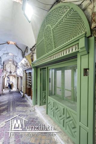 Boutique souk el Berka Tunis, murs et fond de commerce, titre bleu.