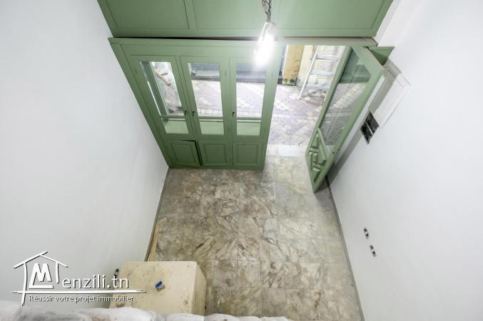 Boutique souk el Berka Tunis, murs et fond de commerce, titre bleu.