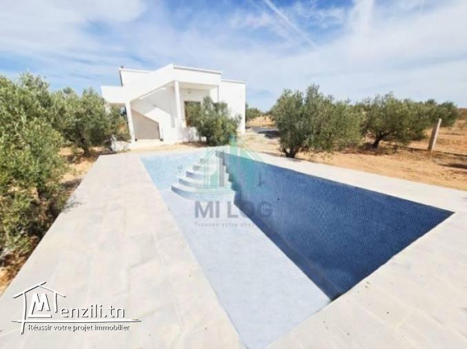 Terrain de 2 hectares à Bourj Toumi
