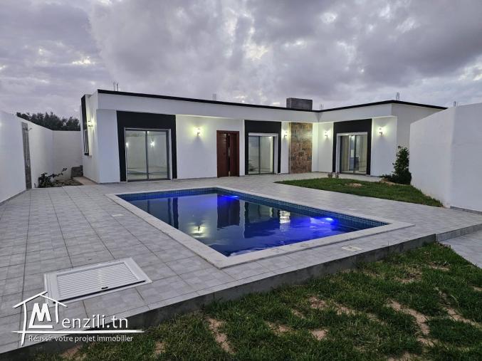 A vendre superbe villa avec piscine proche de mer à Djerba Midoun