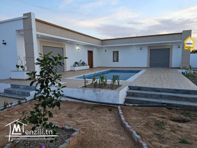 À VENDRE : Magnifique villa avec piscine à Midoun Djerba
