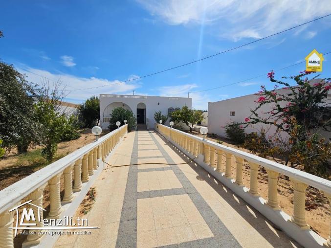 Location à l’année villa s+3 non meublée à Tezdaine