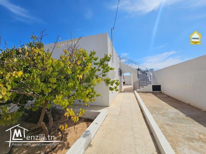 Location à l’année villa s+3 non meublée à Tezdaine