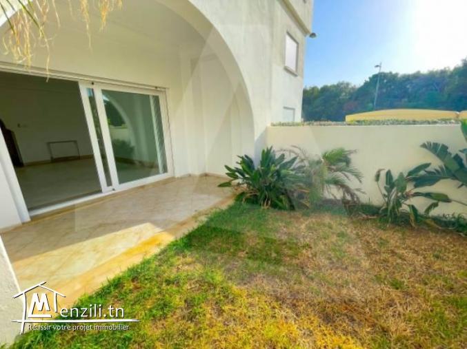 Location d'un appartement avec jardin à Gammarth
