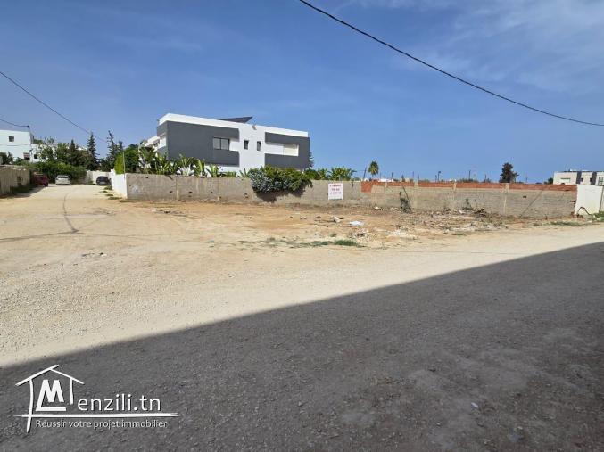 Terrain de 546 m2 à la Soukra