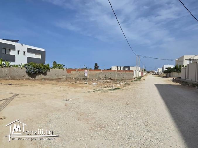 Terrain de 546 m2 à la Soukra