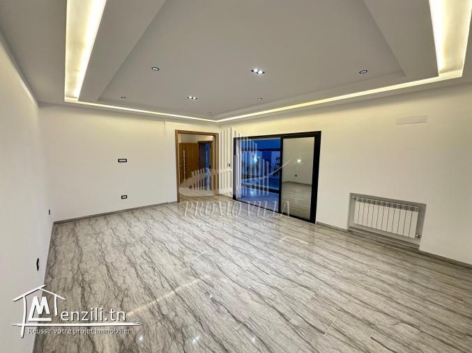 une charmante villaa avec piscine nouvellement construite