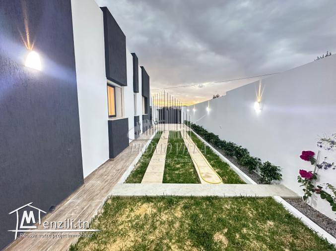 une charmante villaa avec piscine nouvellement construite