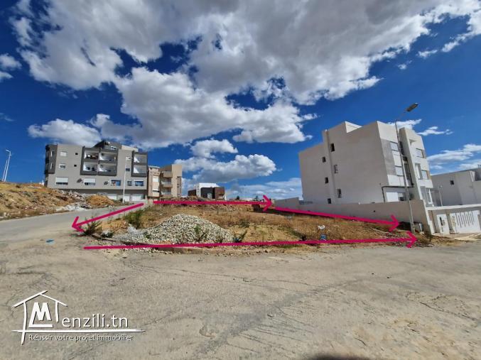 Terrain à vendre aux Jardins d'El Menzah 2 – Emplacement premium !