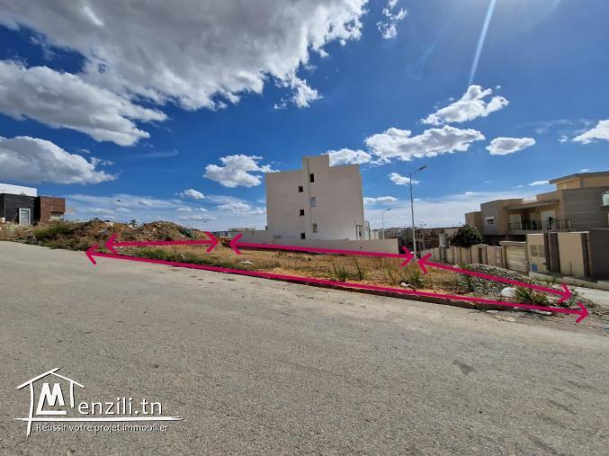 Terrain à vendre aux Jardins d'El Menzah 2 – Emplacement premium !