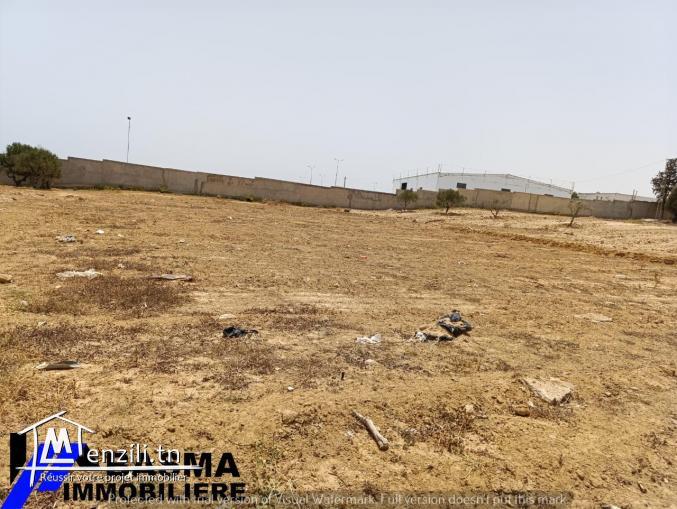 un terrain de  3461m²  a vendre située à Akouda