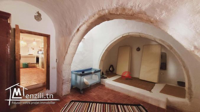 HOUCH TYPIQUE DJERBIEN À DJERBA  TUNISIE
