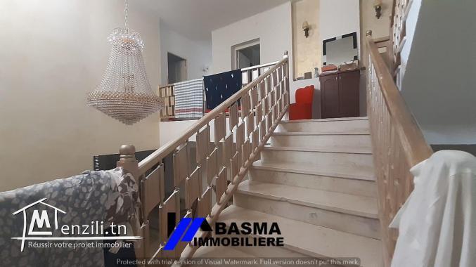 Une villa s+4 à vendre située à khzema ouest