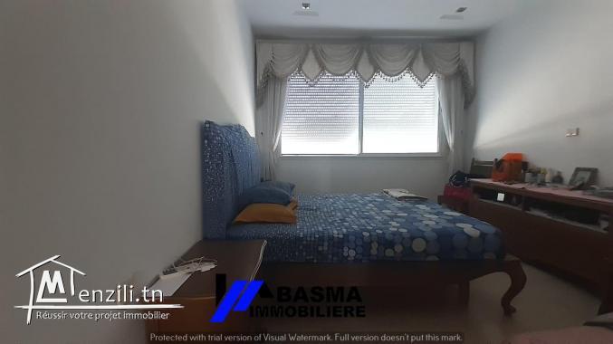 Une villa s+4 à vendre située à khzema ouest