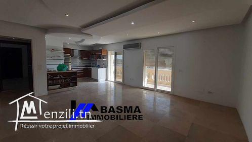 Un penthouse s+3 à vendre située à khzema zone touristique