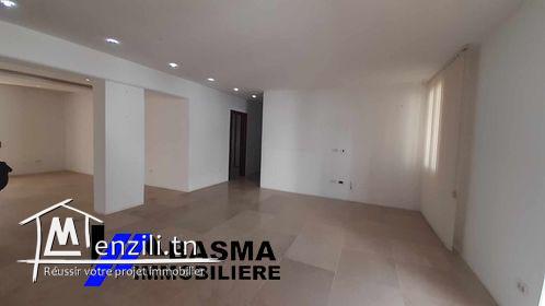 Un penthouse s+3 à vendre située à khzema zone touristique