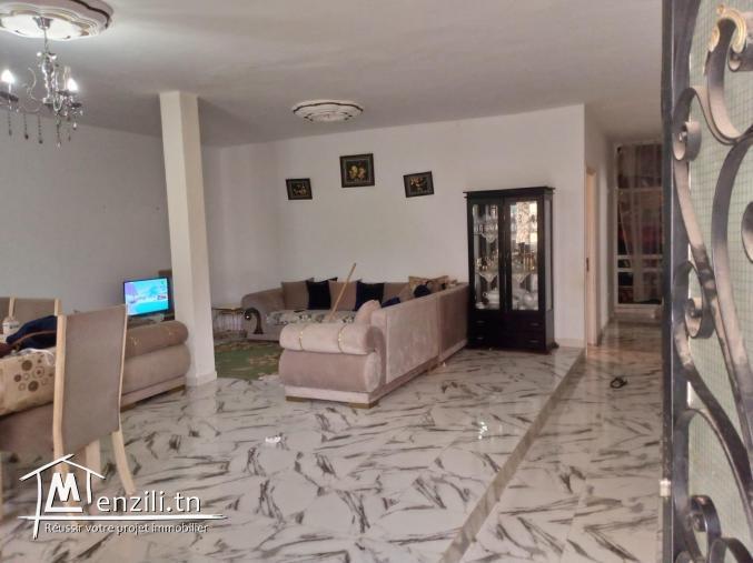 à vendre un bien immobilier sis a la route Menzel