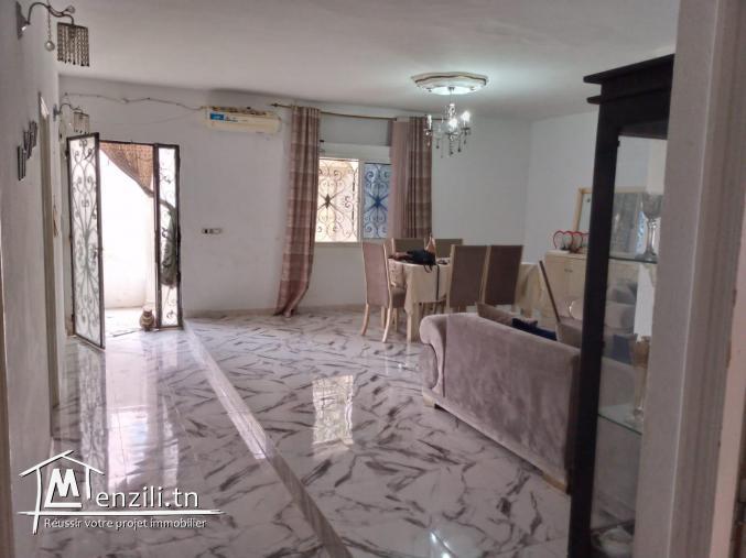 à vendre un bien immobilier sis a la route Menzel