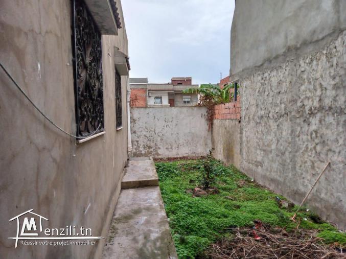 à vendre un bien immobilier sis a la route Menzel