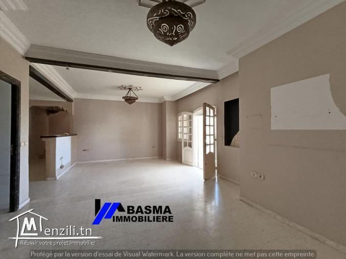 Une villa s+6 à vendre située à khzema