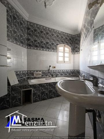 Une villa s+6 à vendre située à khzema