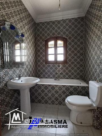 Une villa s+6 à vendre située à khzema