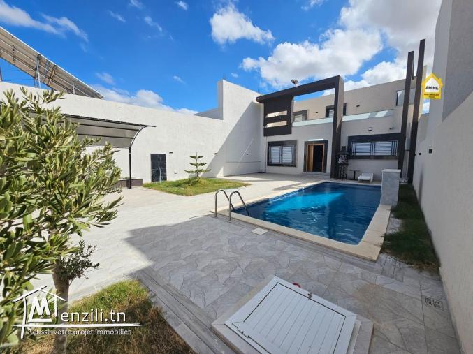 A vendre villa de luxe avec grand piscine à Midoun Djerba