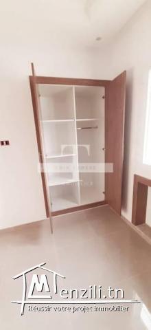 Appartement tout neuf de  80 m² à chot mariem.