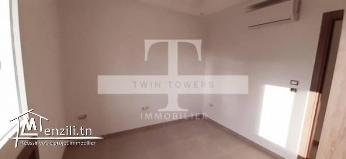 Appartement tout neuf de  80 m² à chot mariem.