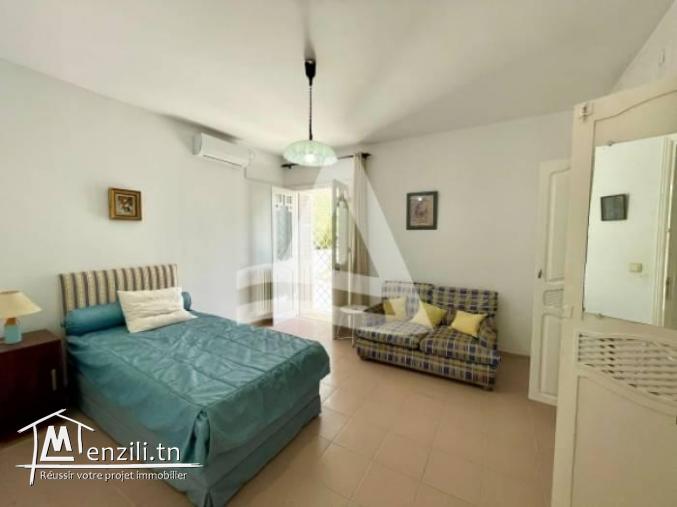 Etage de villa avec terrasse à Gammarth