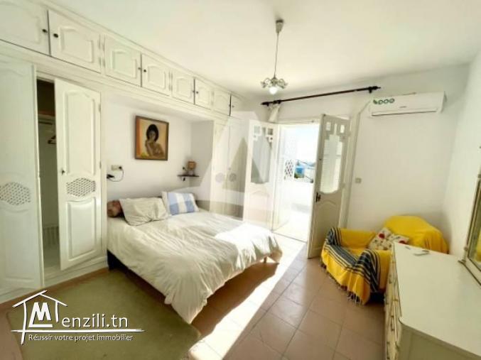 Etage de villa avec terrasse à Gammarth