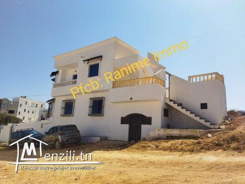 grande villa a deux niveaux