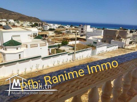 grande villa a deux niveaux