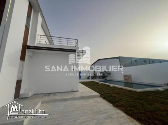 à vendre villa en S4 avec piscine