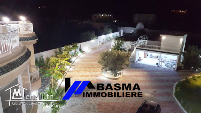 à la vente une luxueuse villa située à Hammamet zone kraksi