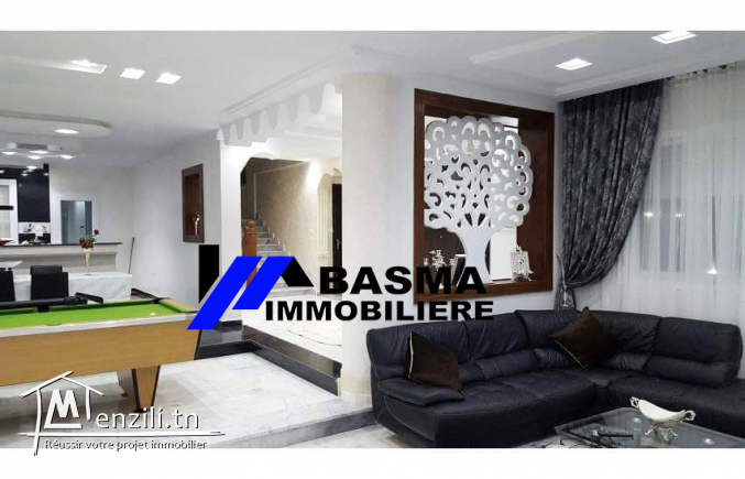 à la vente une luxueuse villa située à Hammamet zone kraksi