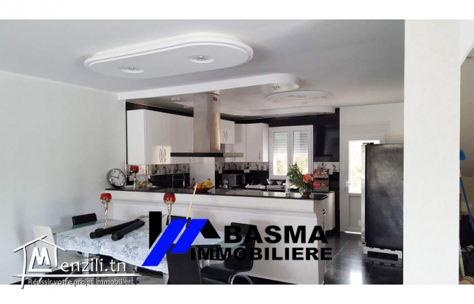 à la vente une luxueuse villa située à Hammamet zone kraksi