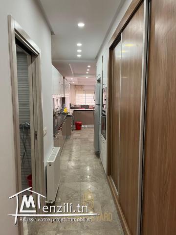 A louer villa S+4 avec piscine à Hammamet Nord