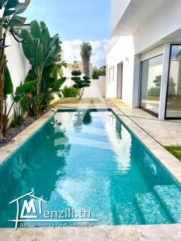 Une villa à louer  une surface de 320m2.