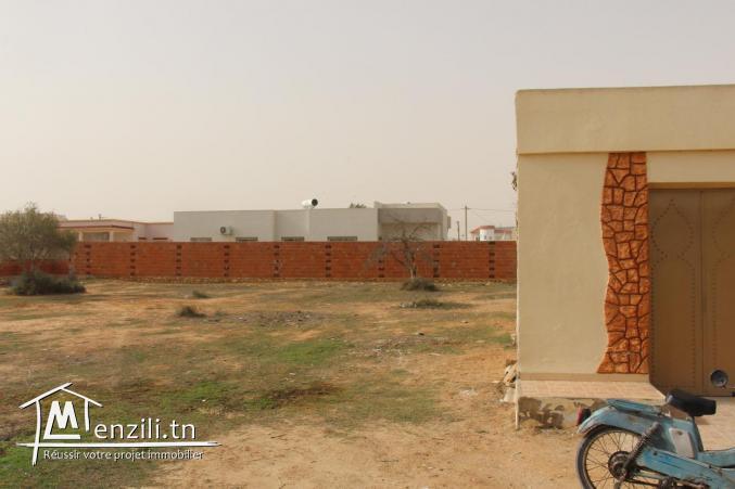 Terrain avec clôture à vendre à Sfax