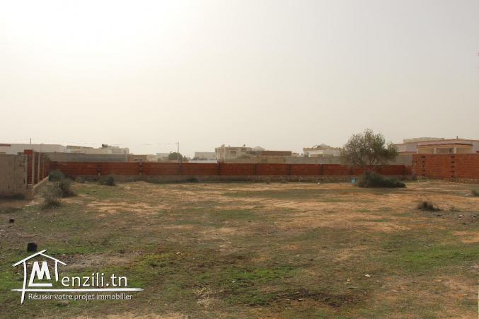 Terrain avec clôture à vendre à Sfax
