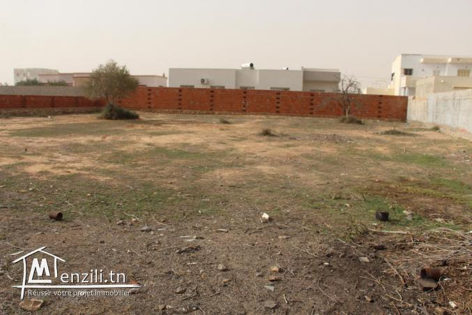 Terrain avec clôture à vendre à Sfax