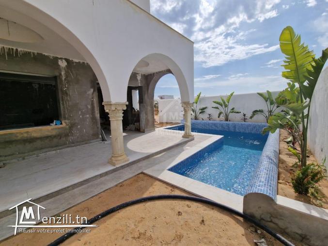 Charmante villa avec piscine encours de finition à vendre 51355351