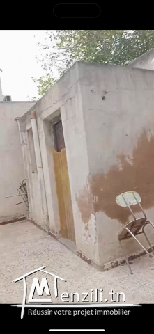 A vendre: Maison avec jardin a Manouba